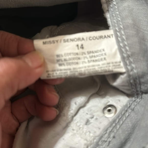 Gloria Vanderbilt size 14 skimmer stretchy capri Jeans light grey 💕 - Picture 6 of 6